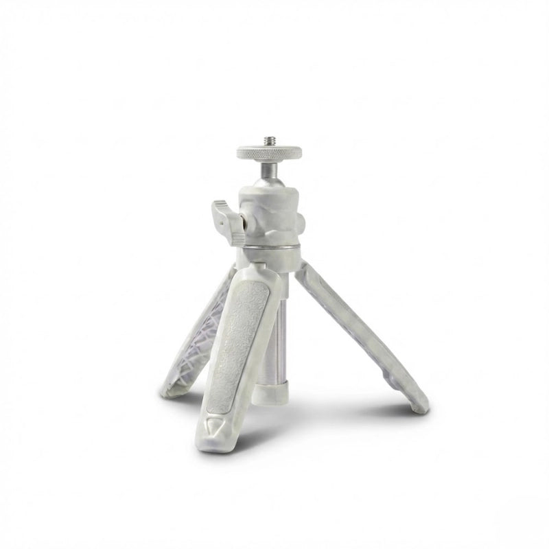 Trépied bureau blanc sur fond blanc