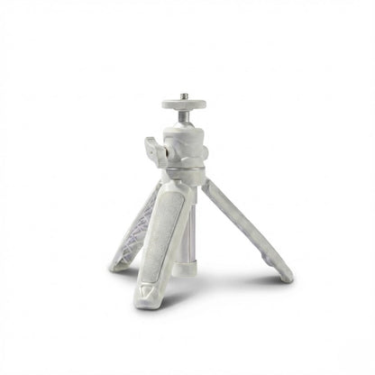 Trépied bureau blanc sur fond blanc