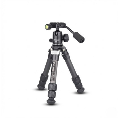 Trépied carbone compact sur fond blanc