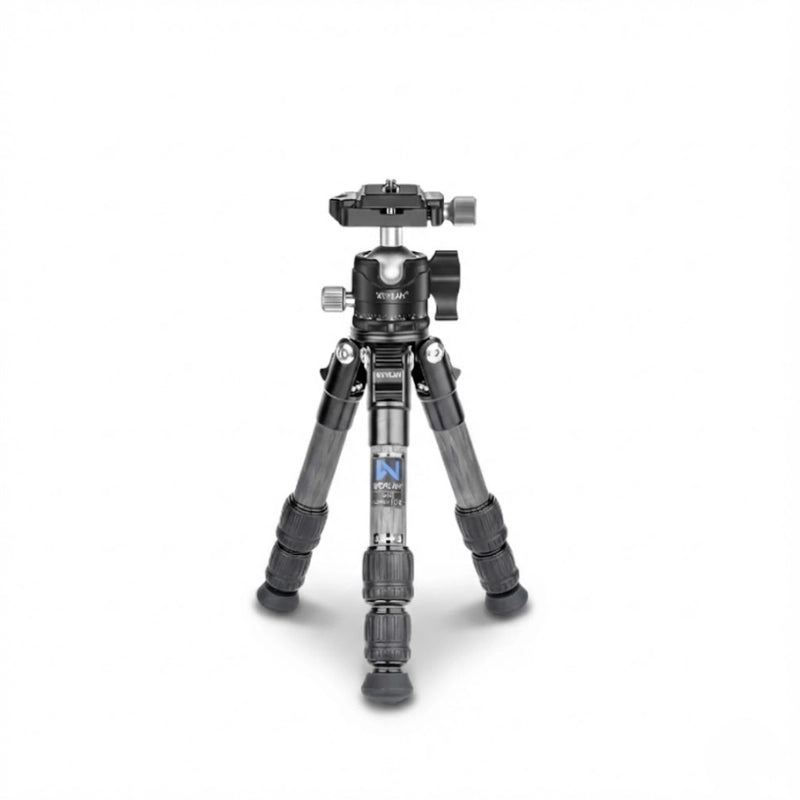 Trépied carbone jambes multi angles sur fond blanc