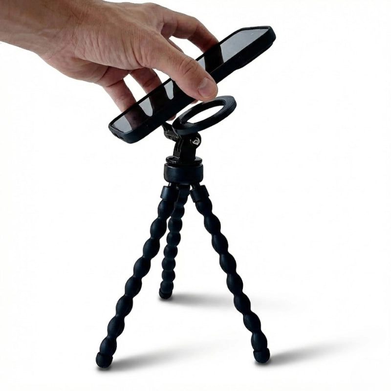 Main qui pose un téléphone sur le trépied flexible magnétique